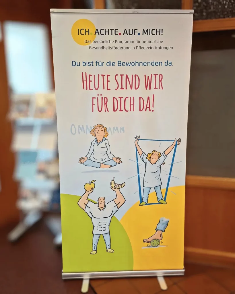 Roll-up Display mit dem Text. Ich achte auf mich. Das persönliche Programm für betriebliche Gesundheitsförderung in Pflegeeinrichtungen. Du bist für die Bewohnenden da. Heute sind wir für dich da!